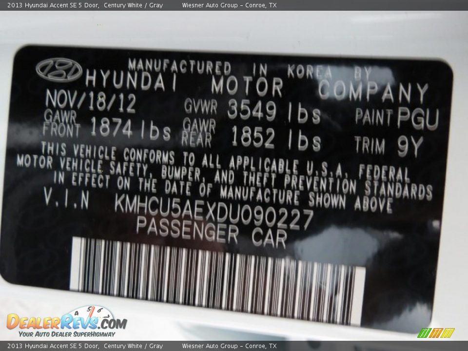 2013 Hyundai Accent SE 5 Door Century White / Gray Photo #8