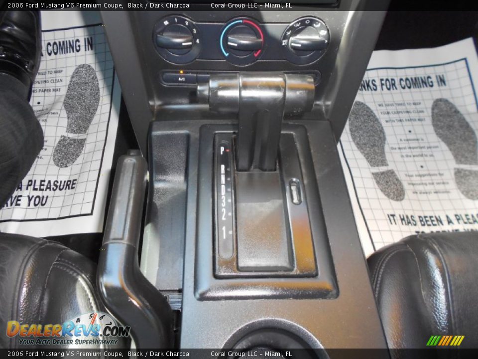 2006 Ford Mustang V6 Premium Coupe Black / Dark Charcoal Photo #15