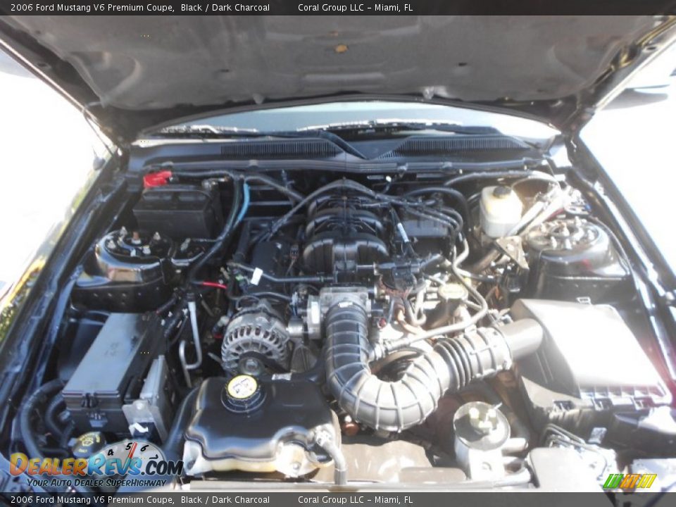 2006 Ford Mustang V6 Premium Coupe Black / Dark Charcoal Photo #17