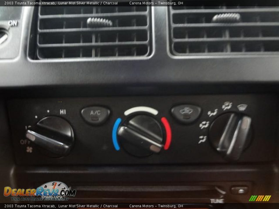 2003 Toyota Tacoma Xtracab Lunar Mist Silver Metallic / Charcoal Photo #17