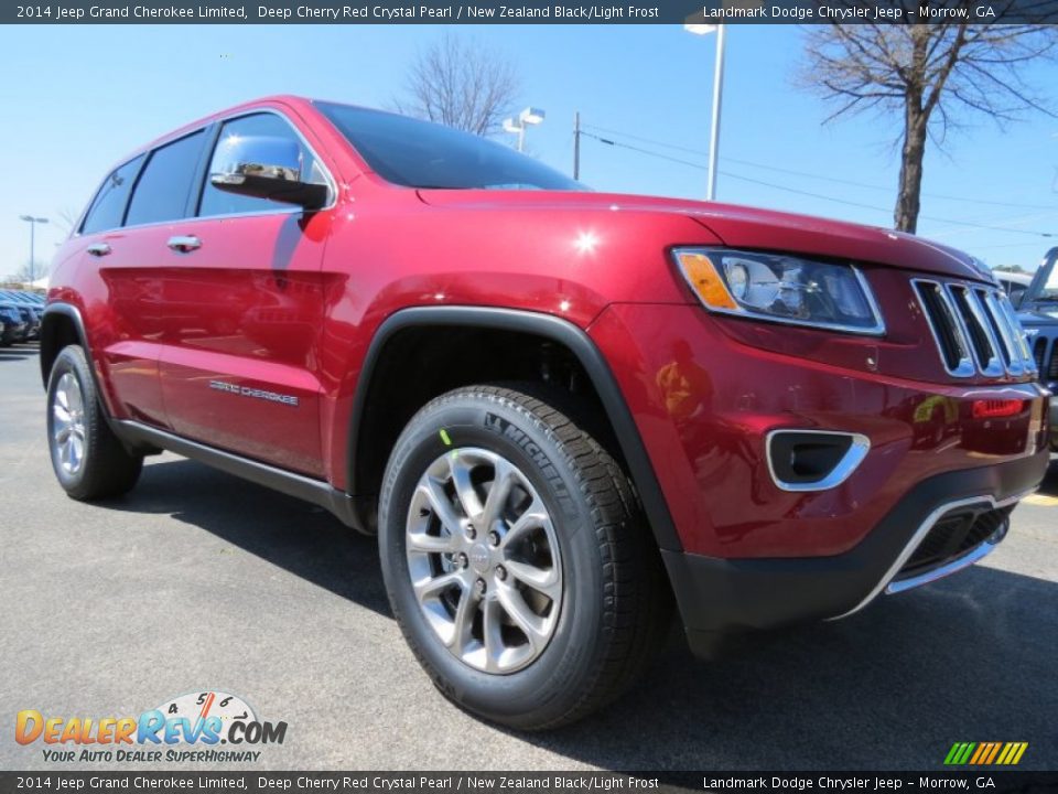Front 3/4 View of 2014 Jeep Grand Cherokee Limited Photo #4