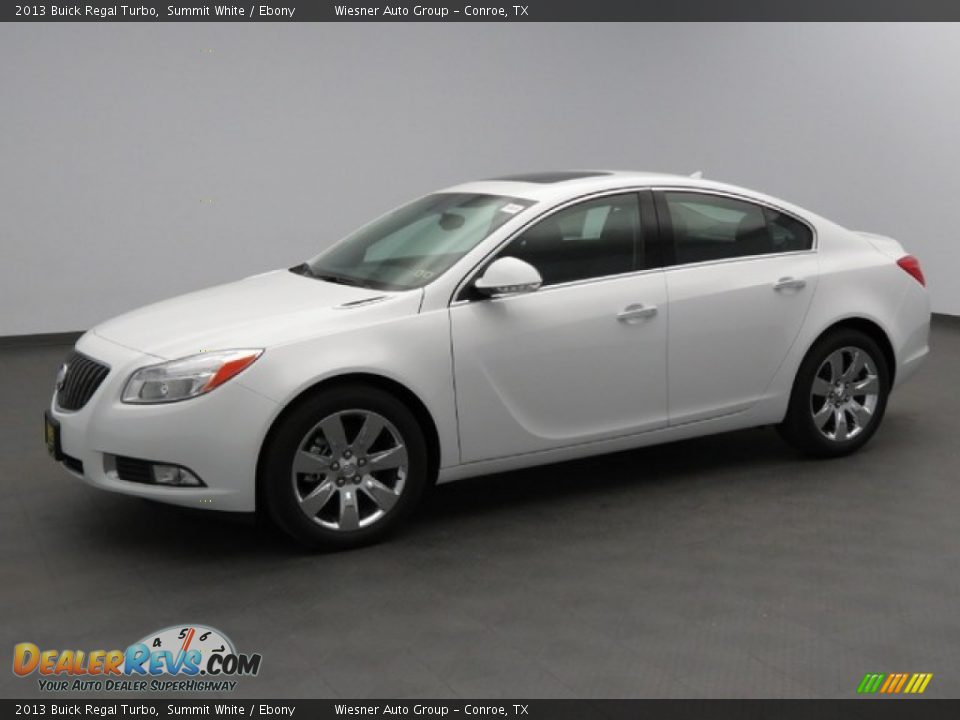 Front 3/4 View of 2013 Buick Regal Turbo Photo #1
