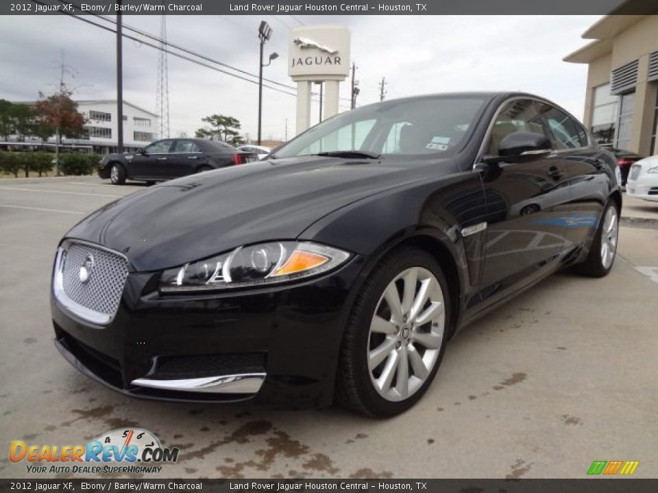 Front 3/4 View of 2012 Jaguar XF  Photo #5