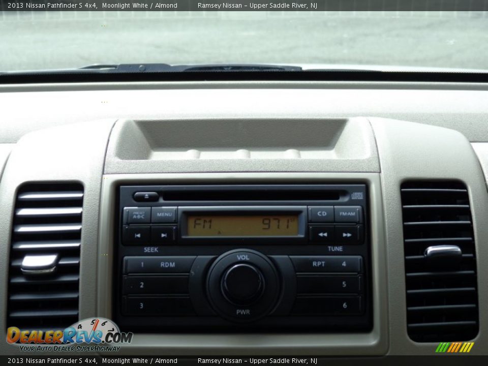 2013 Nissan Pathfinder S 4x4 Moonlight White / Almond Photo #18