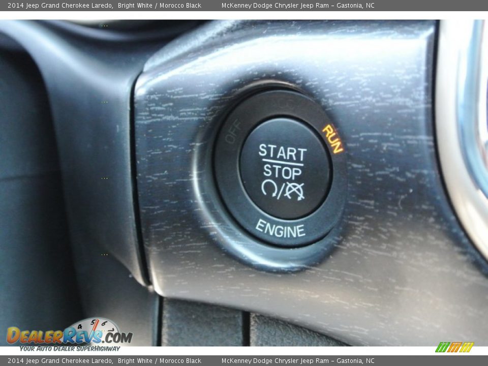 Controls of 2014 Jeep Grand Cherokee Laredo Photo #13
