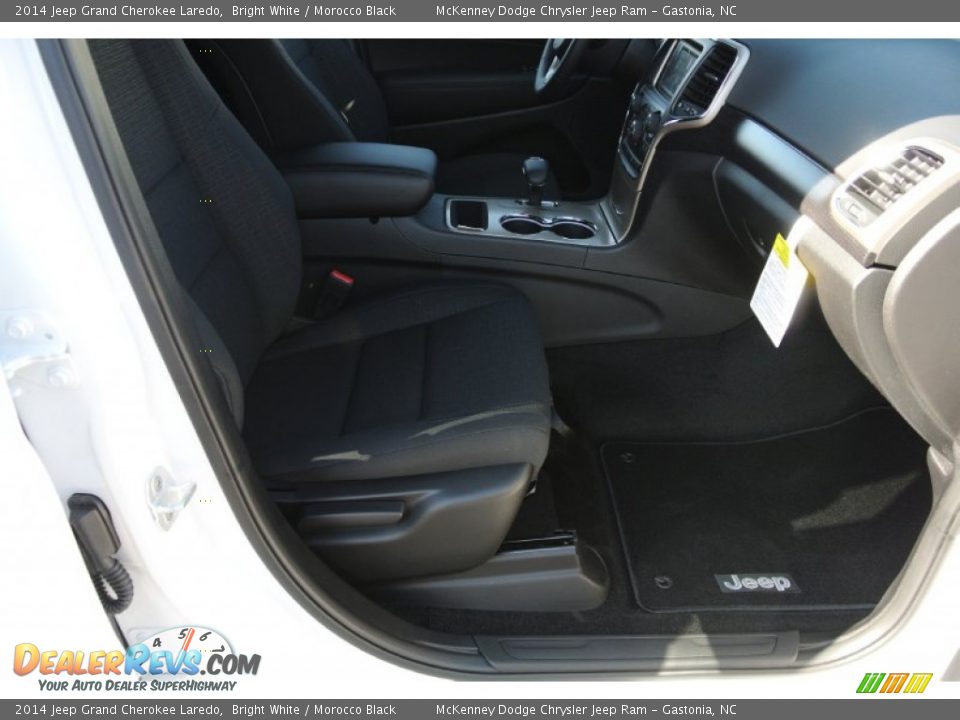 2014 Jeep Grand Cherokee Laredo Bright White / Morocco Black Photo #18
