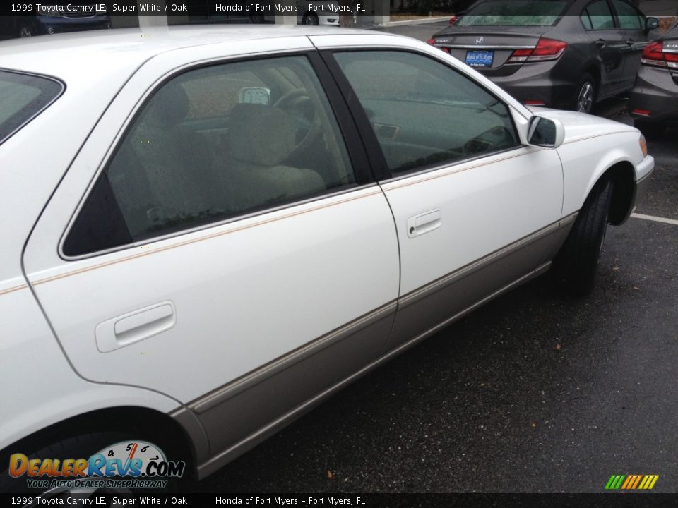 1999 Toyota Camry LE Super White / Oak Photo #5
