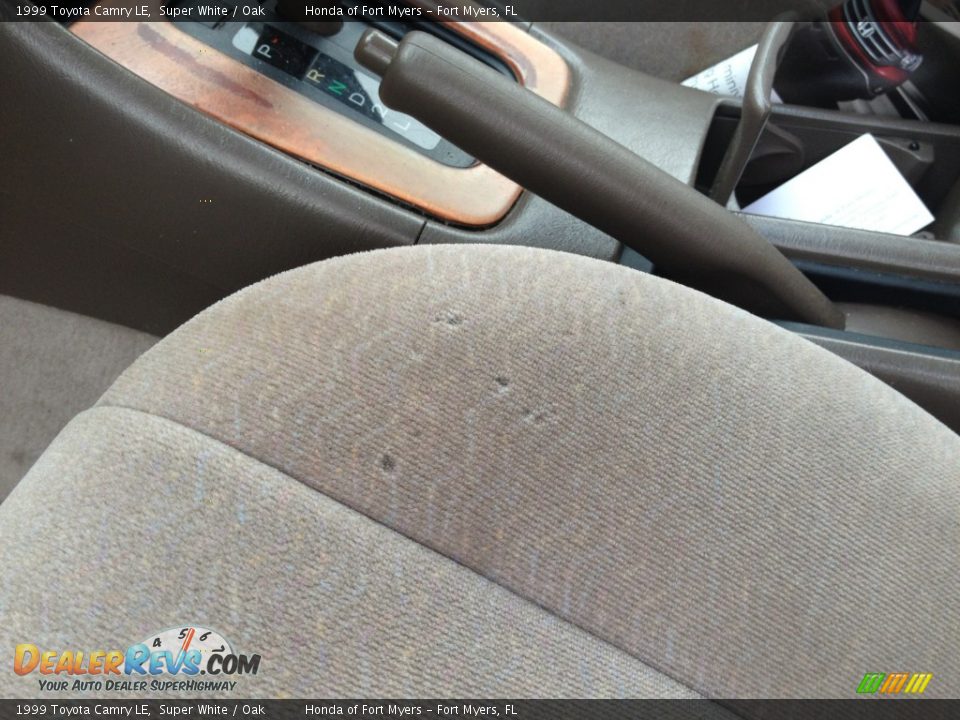 1999 Toyota Camry LE Super White / Oak Photo #9