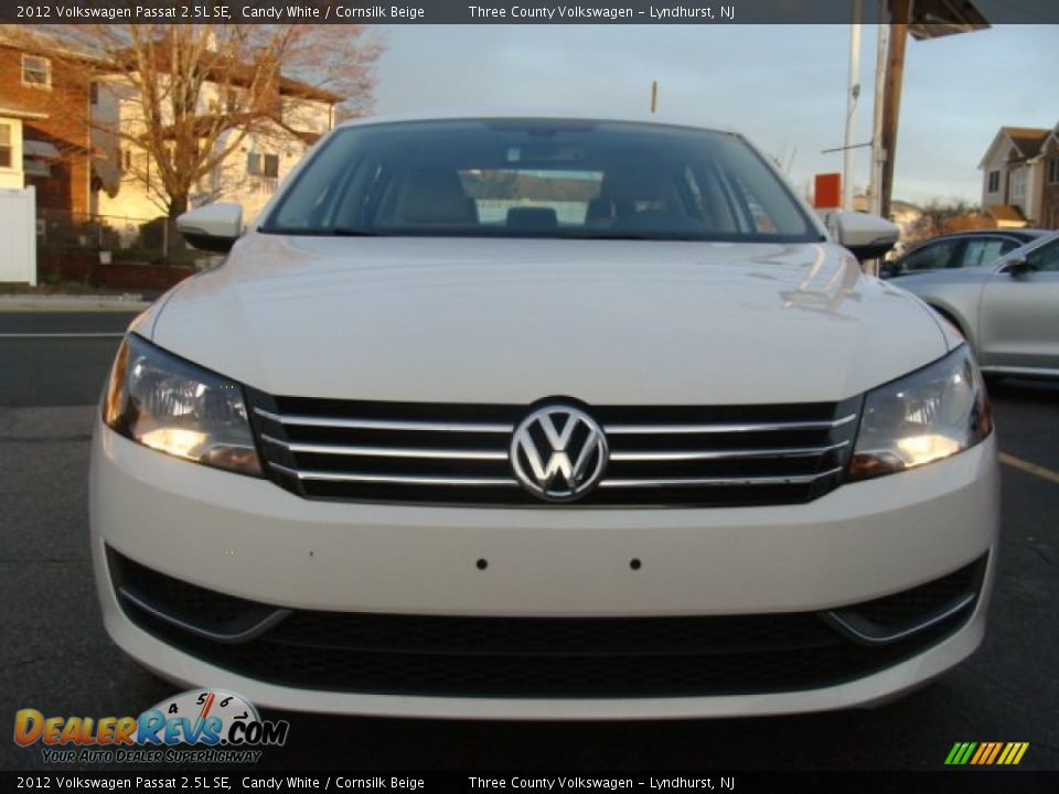 2012 Volkswagen Passat 2.5L SE Candy White / Cornsilk Beige Photo #2