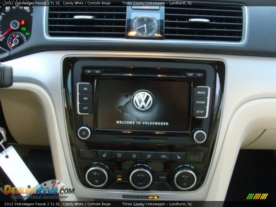 2012 Volkswagen Passat 2.5L SE Candy White / Cornsilk Beige Photo #10