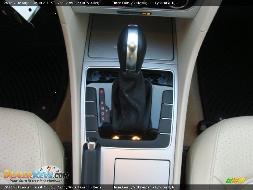 2012 Volkswagen Passat 2.5L SE Candy White / Cornsilk Beige Photo #11