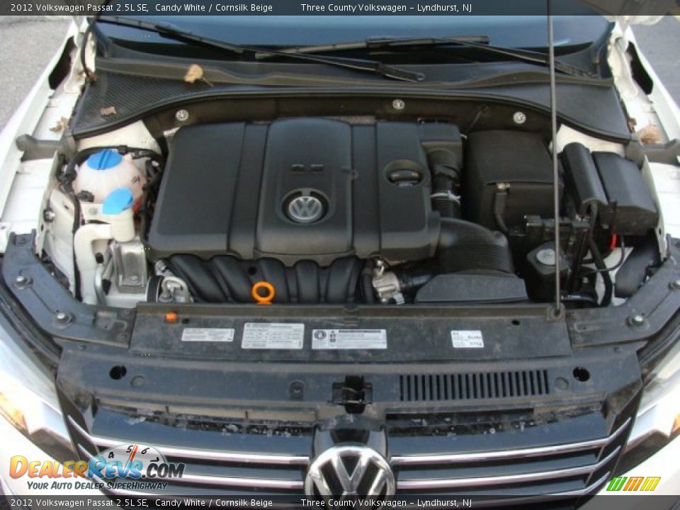 2012 Volkswagen Passat 2.5L SE Candy White / Cornsilk Beige Photo #14