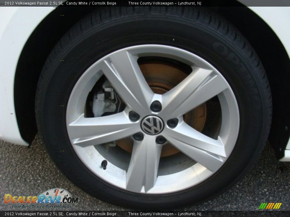 2012 Volkswagen Passat 2.5L SE Candy White / Cornsilk Beige Photo #15