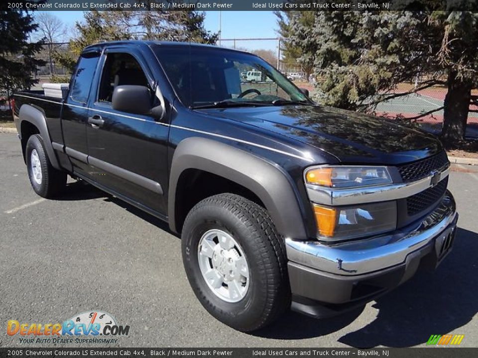 Front 3/4 View of 2005 Chevrolet Colorado LS Extended Cab 4x4 Photo #1