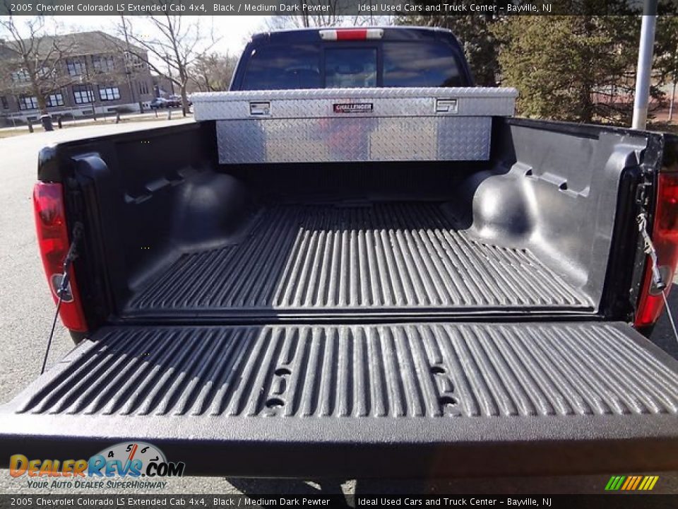 2005 Chevrolet Colorado LS Extended Cab 4x4 Black / Medium Dark Pewter Photo #2