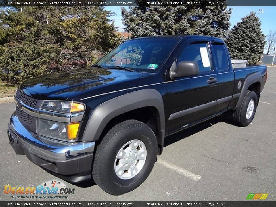 Front 3/4 View of 2005 Chevrolet Colorado LS Extended Cab 4x4 Photo #10