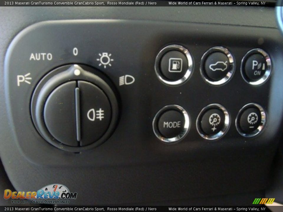 Controls of 2013 Maserati GranTurismo Convertible GranCabrio Sport Photo #21