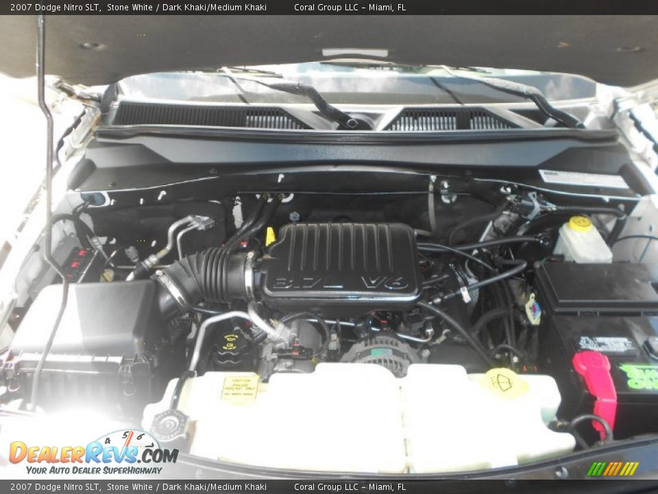 2007 Dodge Nitro SLT Stone White / Dark Khaki/Medium Khaki Photo #23