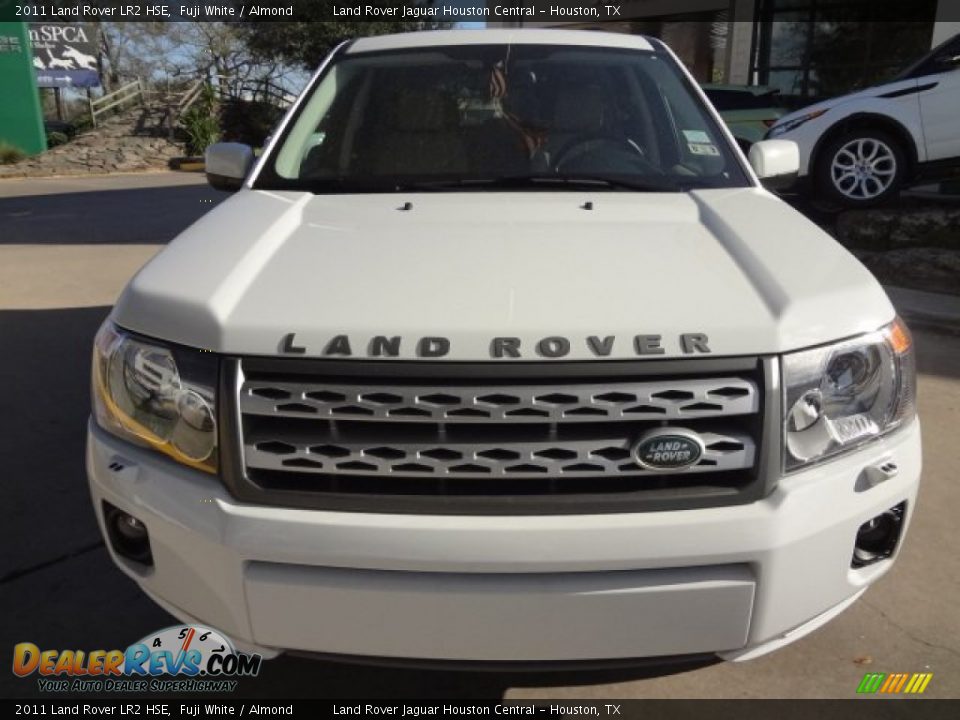 2011 Land Rover LR2 HSE Fuji White / Almond Photo #6