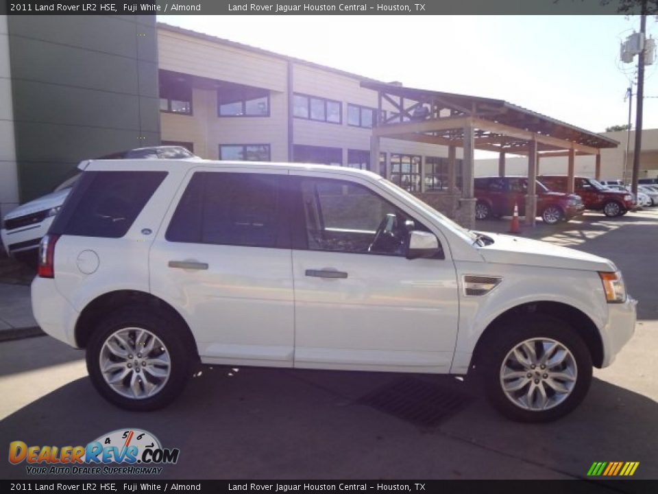 2011 Land Rover LR2 HSE Fuji White / Almond Photo #11