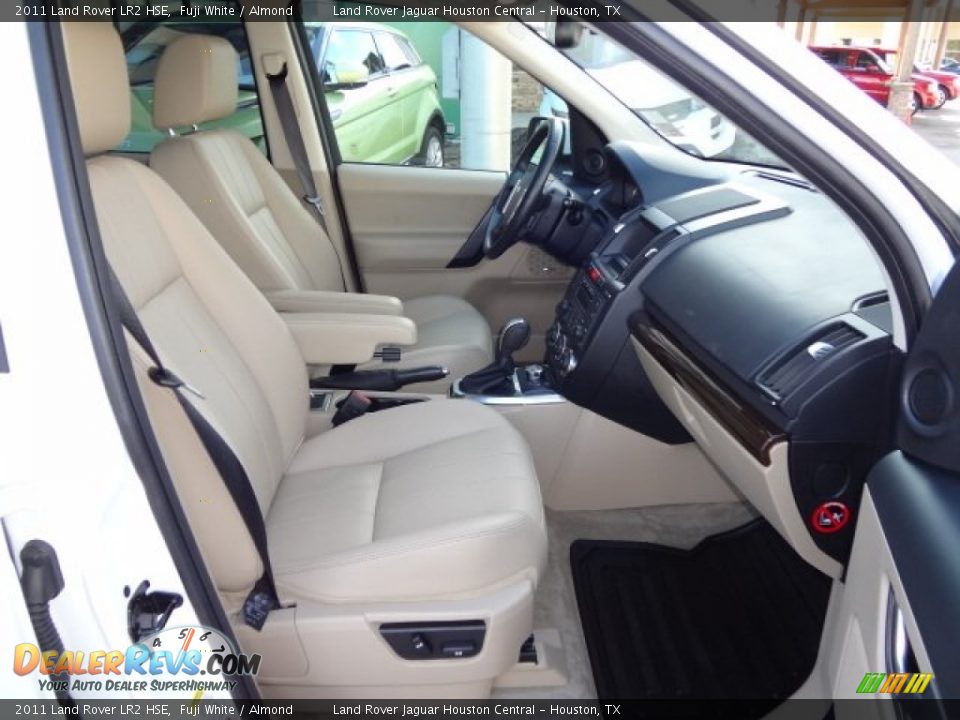2011 Land Rover LR2 HSE Fuji White / Almond Photo #12