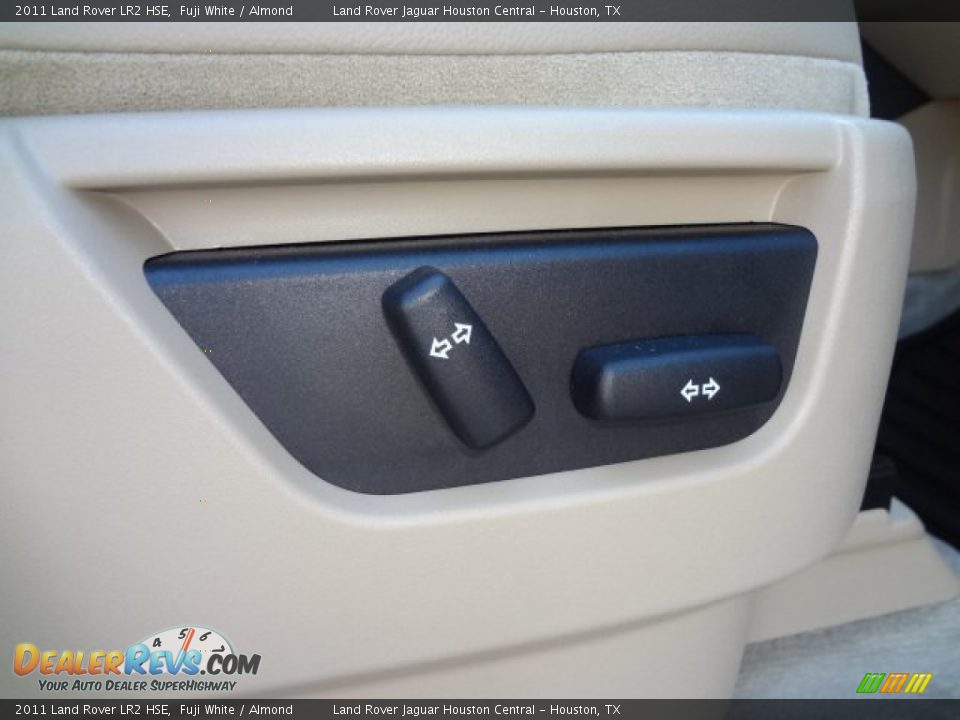 2011 Land Rover LR2 HSE Fuji White / Almond Photo #13