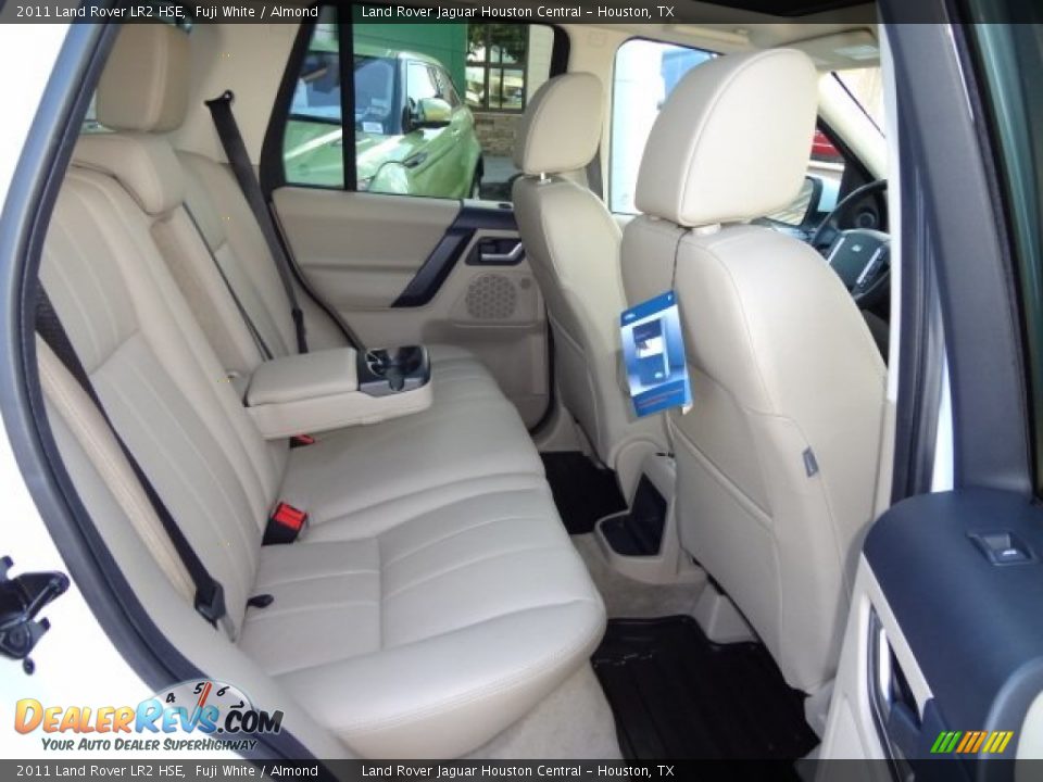 2011 Land Rover LR2 HSE Fuji White / Almond Photo #14