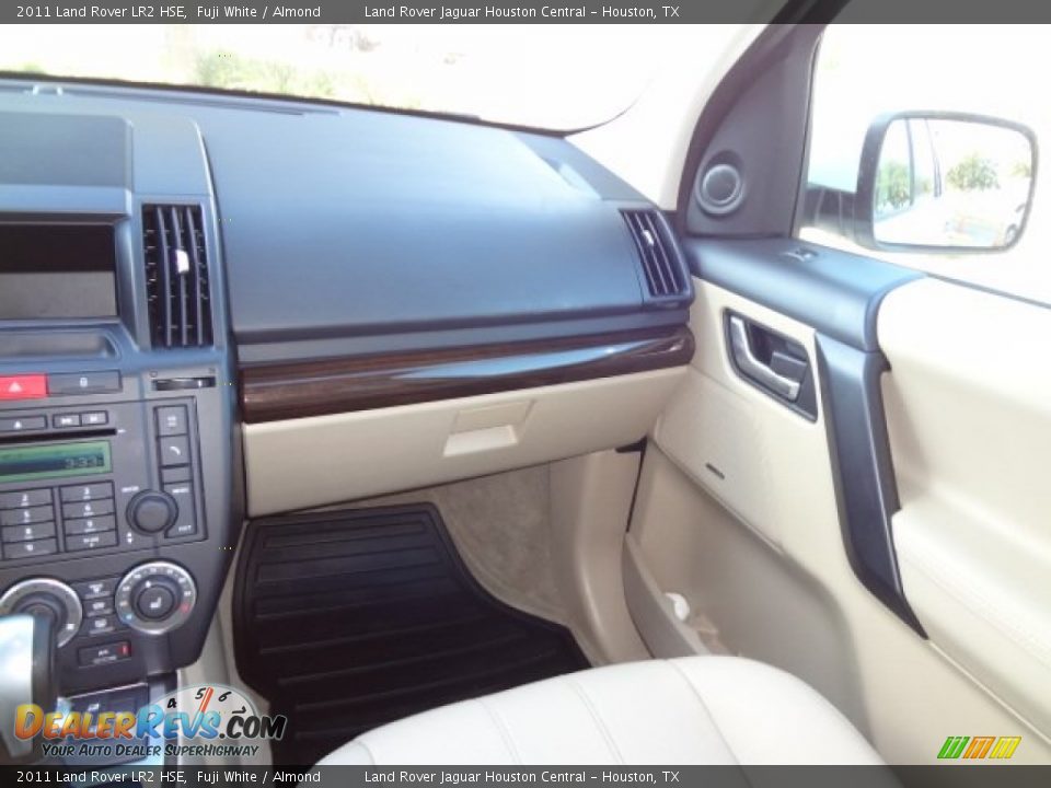 2011 Land Rover LR2 HSE Fuji White / Almond Photo #21