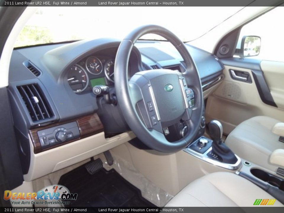 2011 Land Rover LR2 HSE Fuji White / Almond Photo #24