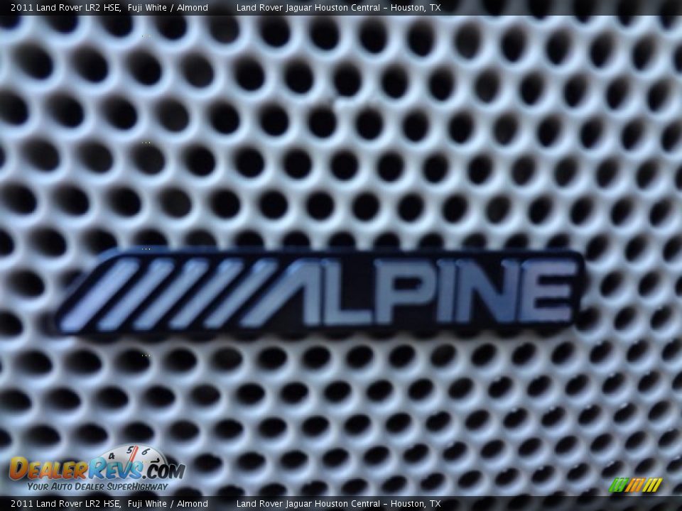 2011 Land Rover LR2 HSE Fuji White / Almond Photo #26