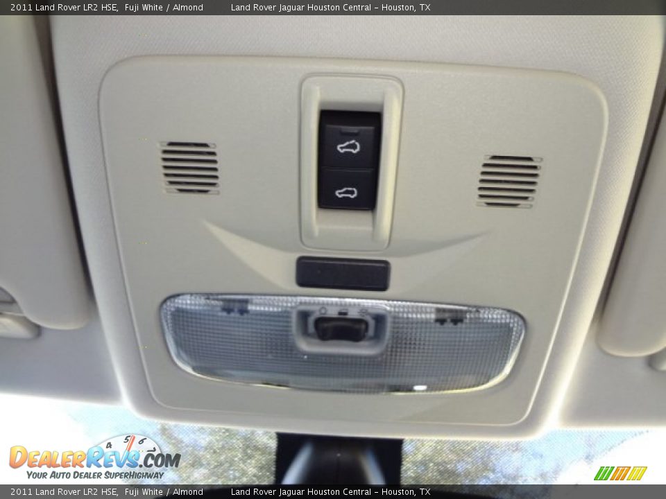 2011 Land Rover LR2 HSE Fuji White / Almond Photo #32