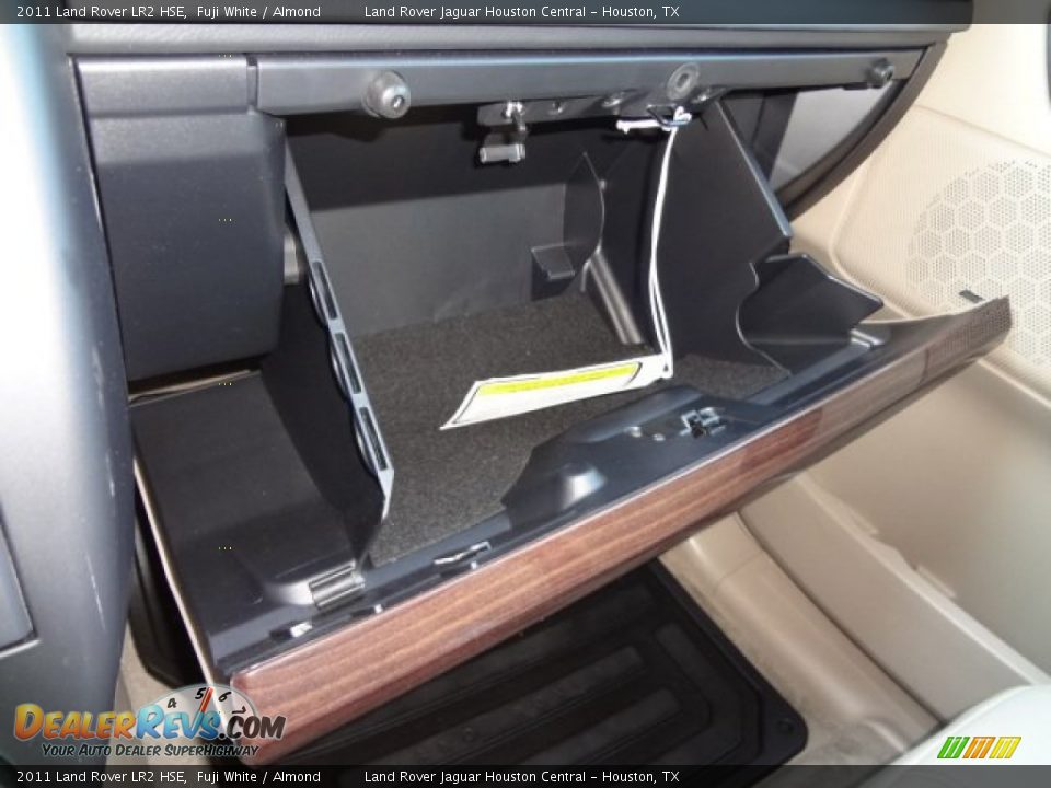 2011 Land Rover LR2 HSE Fuji White / Almond Photo #33