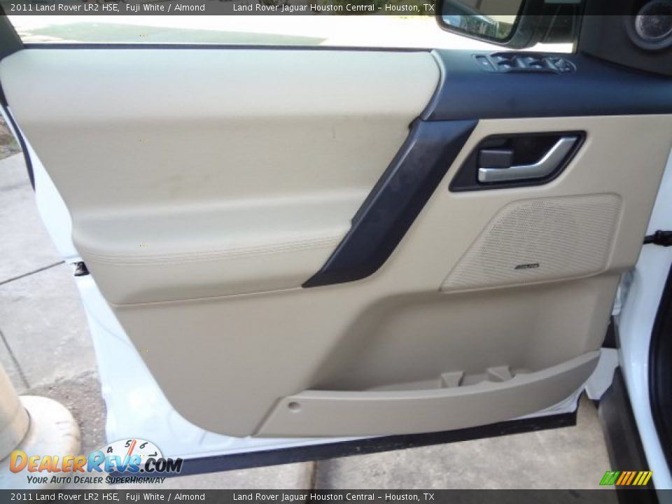 2011 Land Rover LR2 HSE Fuji White / Almond Photo #34