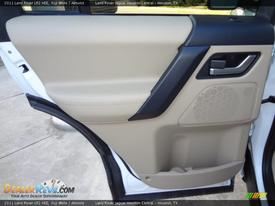 2011 Land Rover LR2 HSE Fuji White / Almond Photo #35