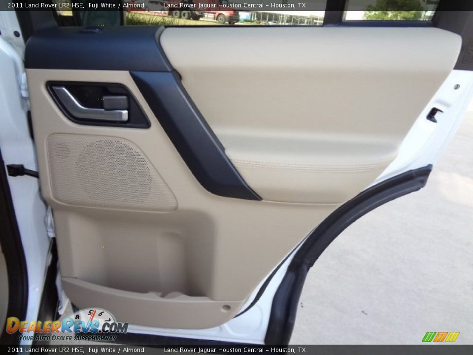 2011 Land Rover LR2 HSE Fuji White / Almond Photo #36