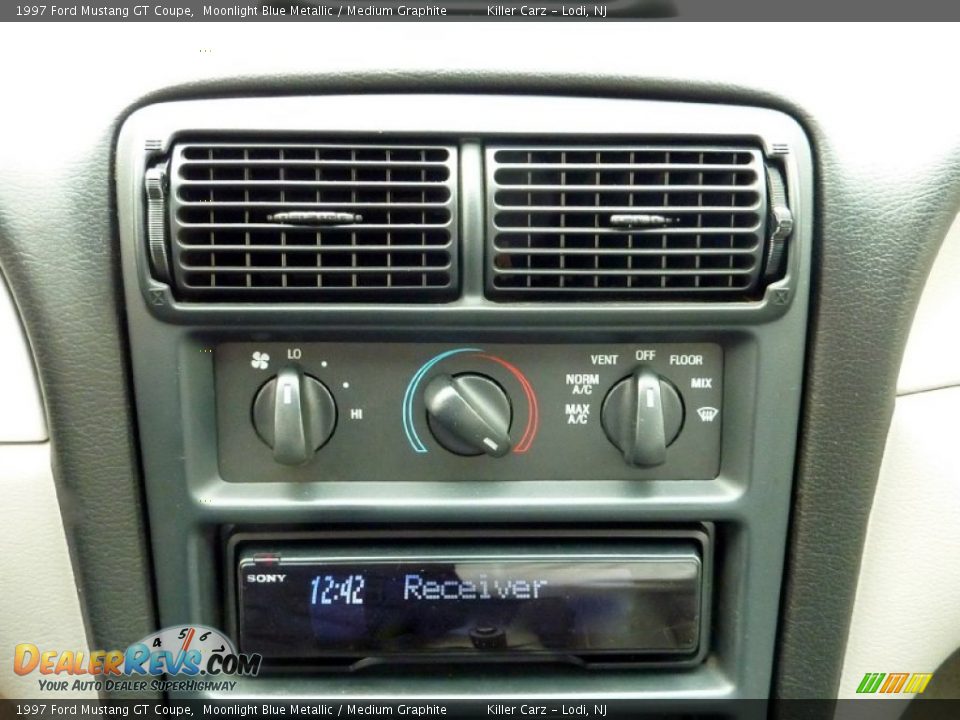 Controls of 1997 Ford Mustang GT Coupe Photo #17