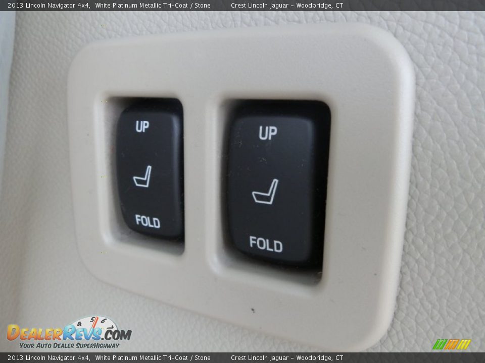 Controls of 2013 Lincoln Navigator 4x4 Photo #7