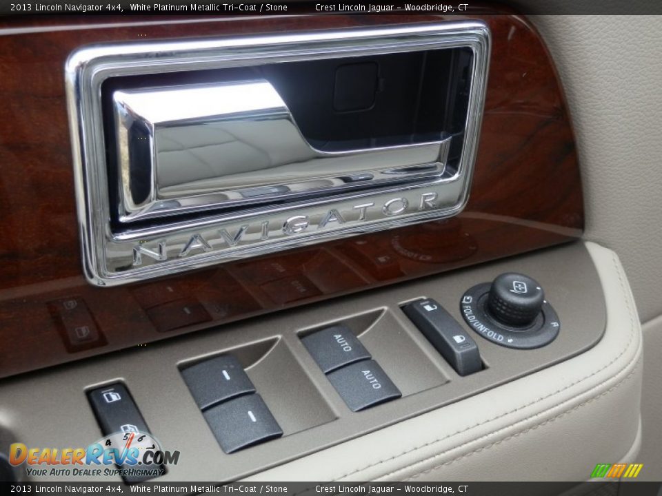 Controls of 2013 Lincoln Navigator 4x4 Photo #12