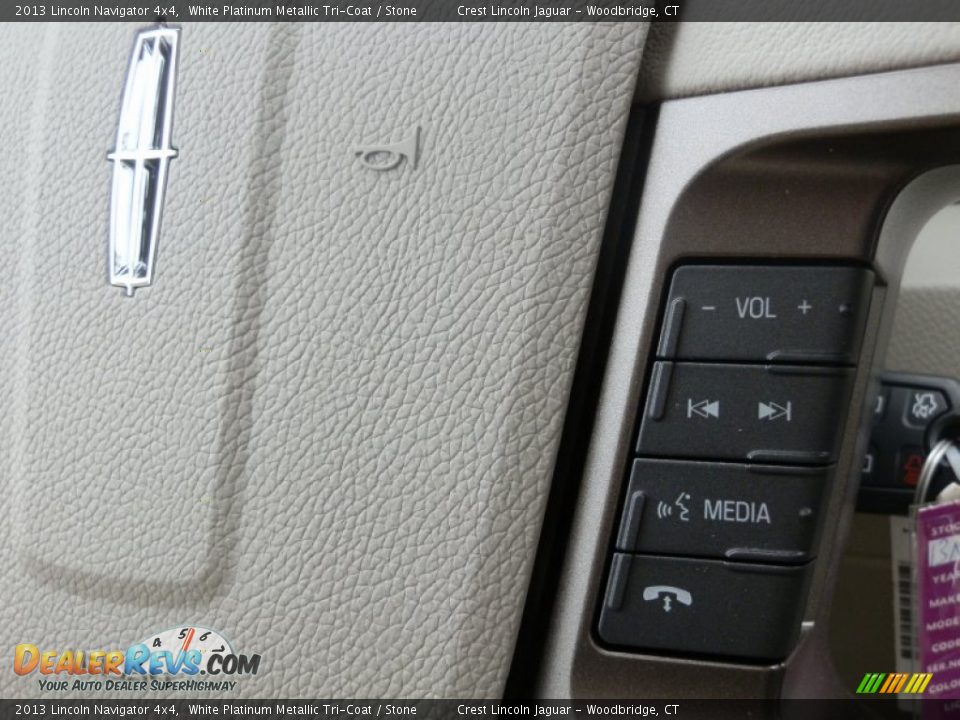 Controls of 2013 Lincoln Navigator 4x4 Photo #13
