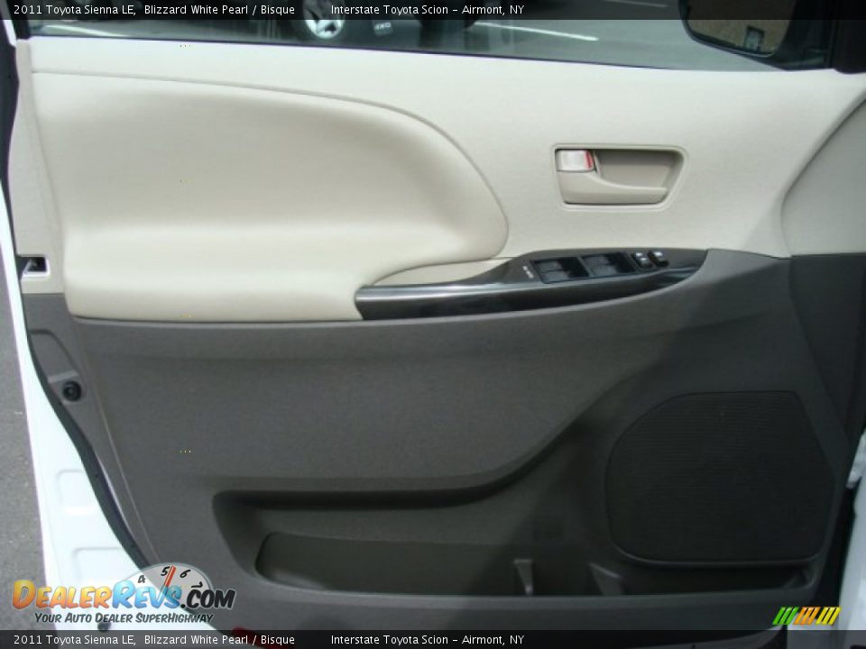 2011 Toyota Sienna LE Blizzard White Pearl / Bisque Photo #7