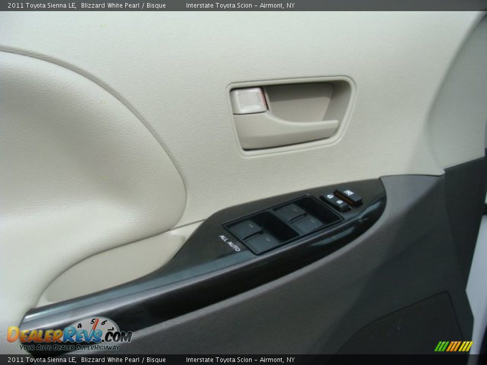 2011 Toyota Sienna LE Blizzard White Pearl / Bisque Photo #8
