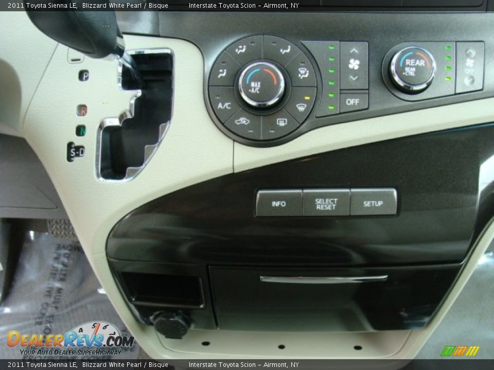 2011 Toyota Sienna LE Blizzard White Pearl / Bisque Photo #15