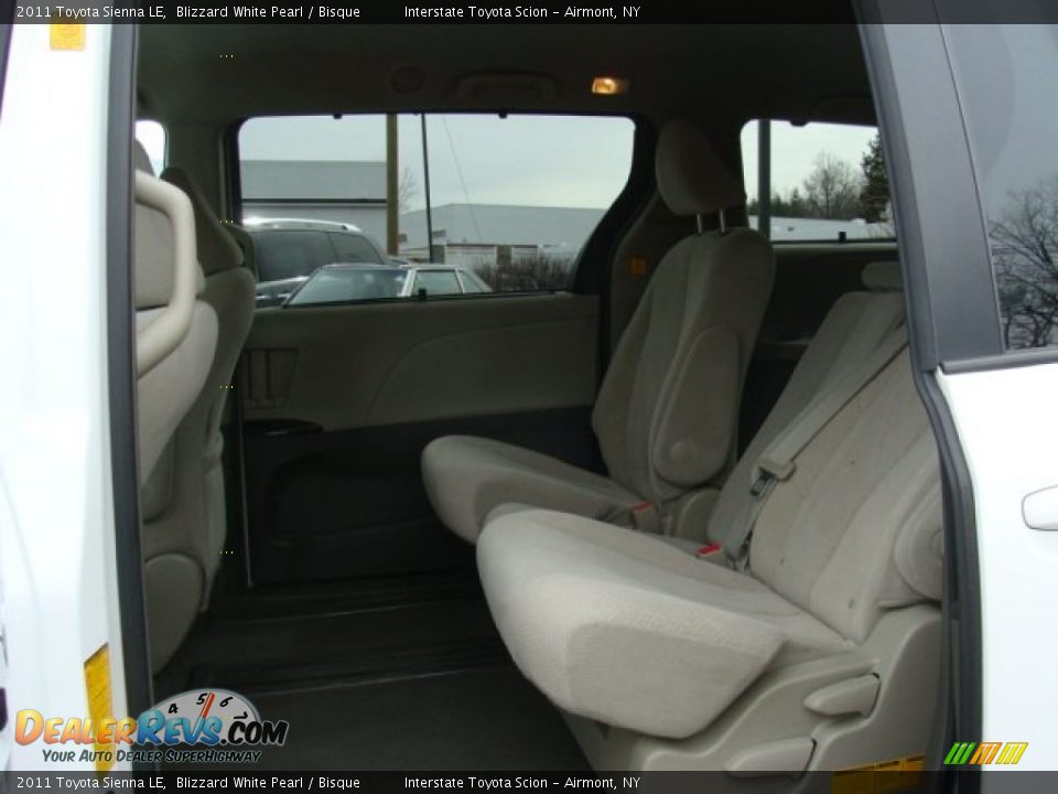 2011 Toyota Sienna LE Blizzard White Pearl / Bisque Photo #16