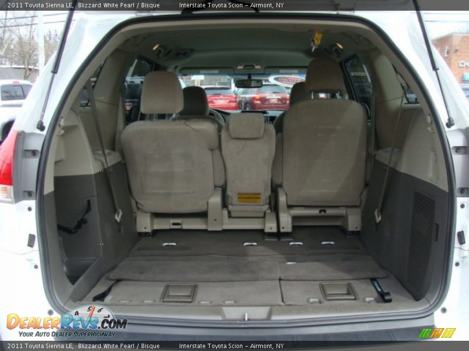 2011 Toyota Sienna LE Blizzard White Pearl / Bisque Photo #17