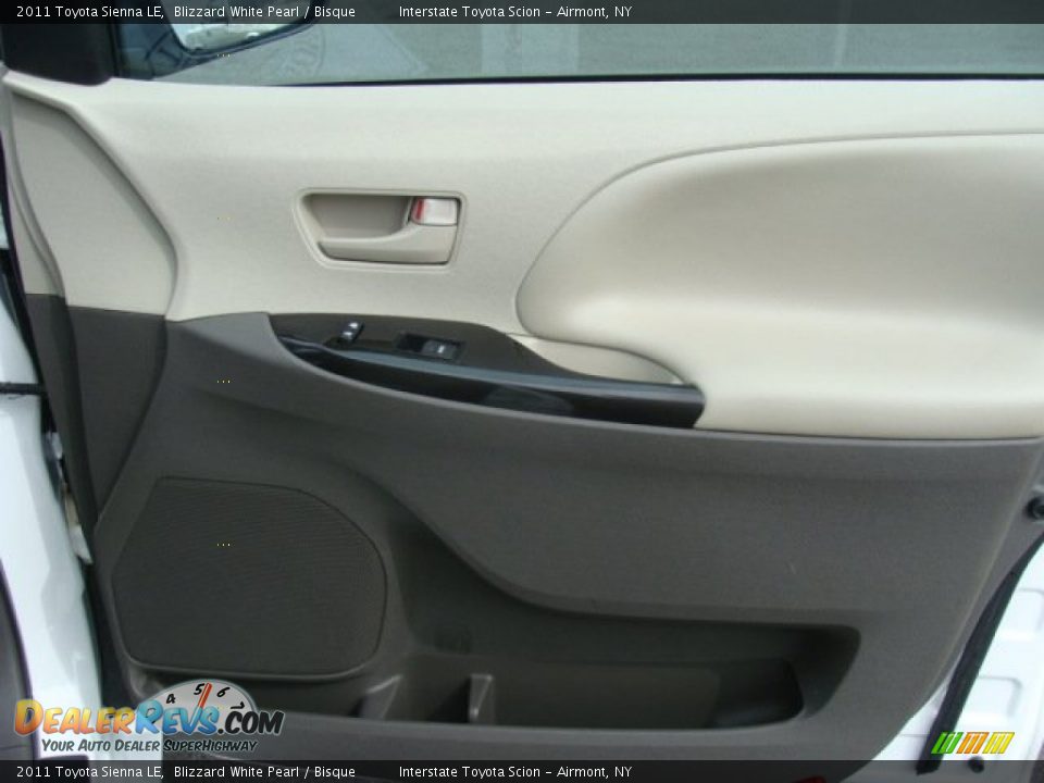 2011 Toyota Sienna LE Blizzard White Pearl / Bisque Photo #20