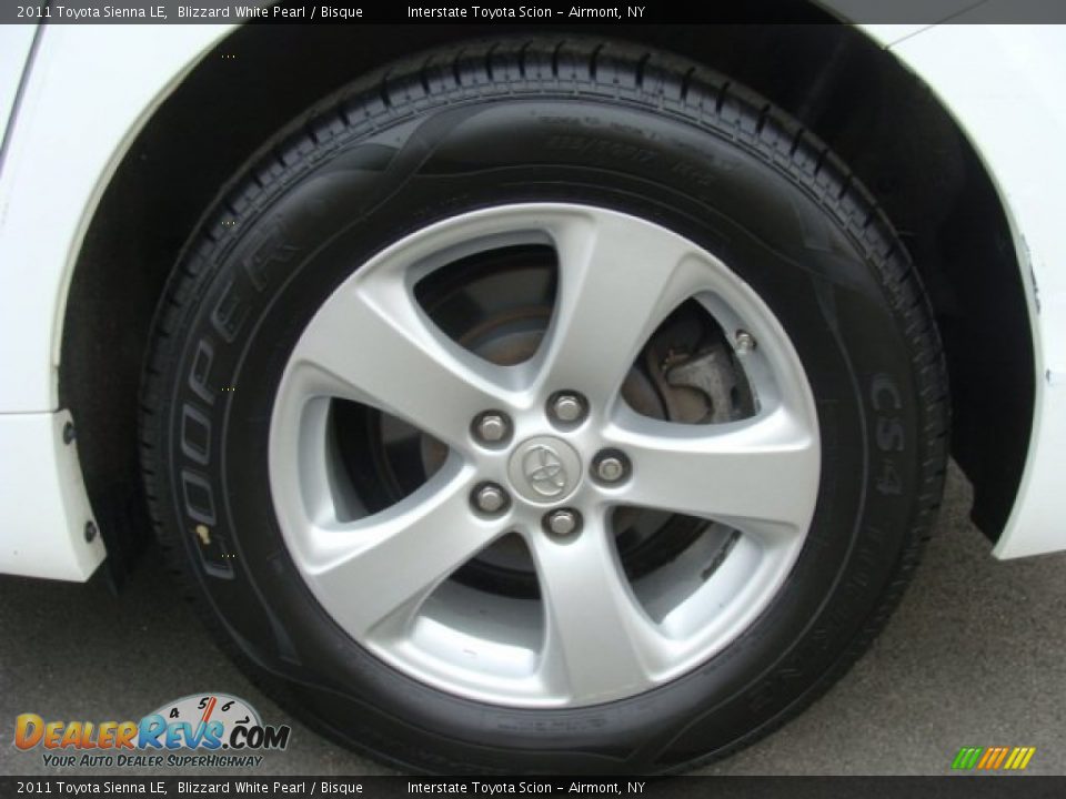 2011 Toyota Sienna LE Blizzard White Pearl / Bisque Photo #23