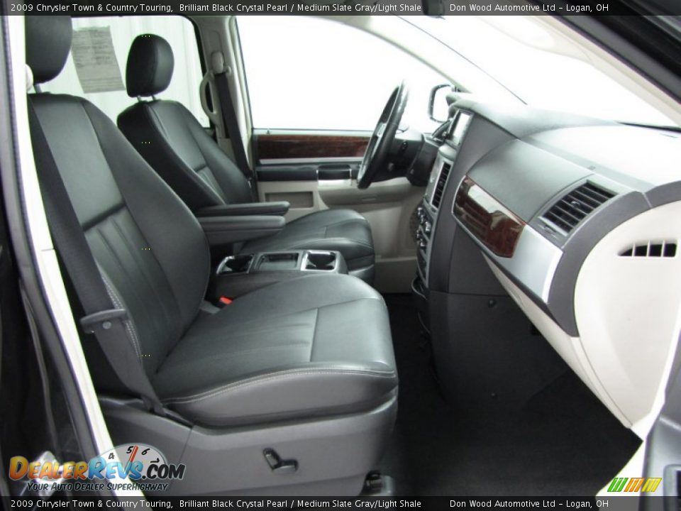 2009 Chrysler Town & Country Touring Brilliant Black Crystal Pearl / Medium Slate Gray/Light Shale Photo #10
