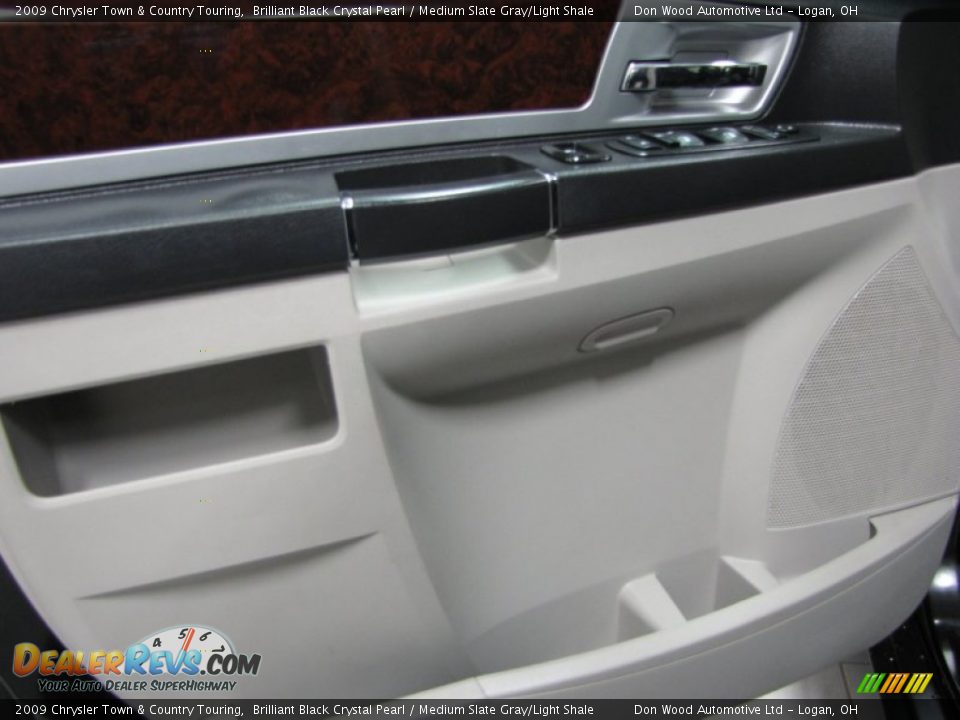 2009 Chrysler Town & Country Touring Brilliant Black Crystal Pearl / Medium Slate Gray/Light Shale Photo #11