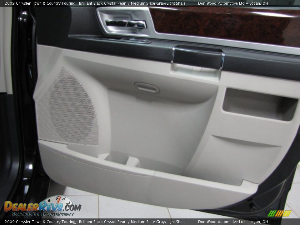 2009 Chrysler Town & Country Touring Brilliant Black Crystal Pearl / Medium Slate Gray/Light Shale Photo #13