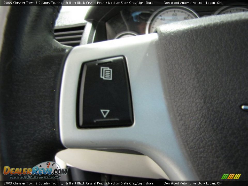 2009 Chrysler Town & Country Touring Brilliant Black Crystal Pearl / Medium Slate Gray/Light Shale Photo #16
